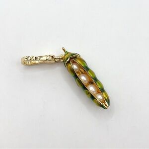 Juicy Couture pea charm